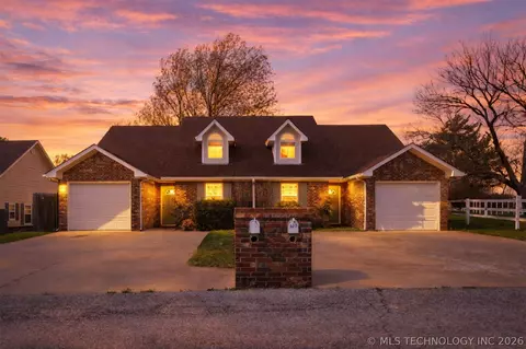 827 N Thompson St, Vinita, OK 74301