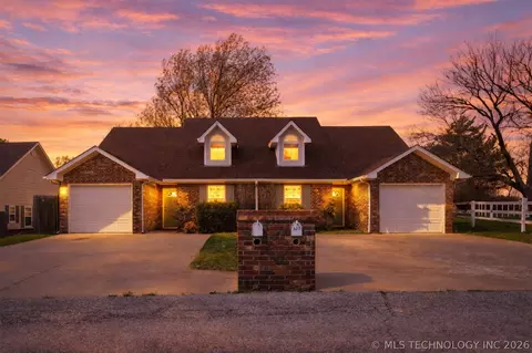827 N Thompson St, Vinita, OK 74301