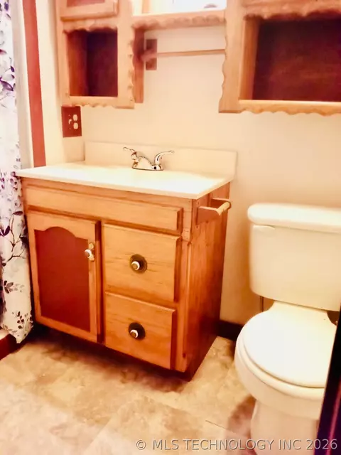 Bath - 264 SE Main St, Eufaula, OK 74432 photo 1 of 2