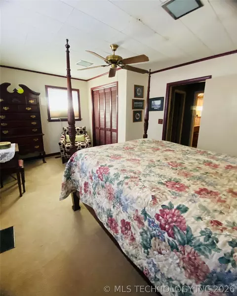 Bedroom - 264 SE Main St, Eufaula, OK 74432 photo 1 of 2