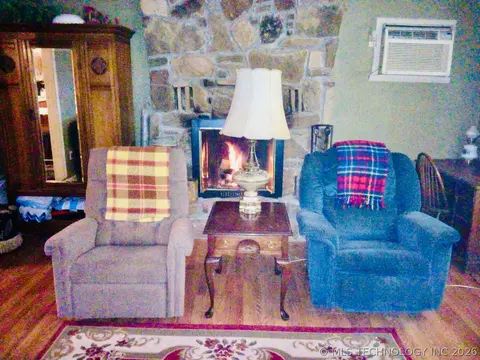 Living - 264 SE Main St, Eufaula, OK 74432 photo 1 of 1