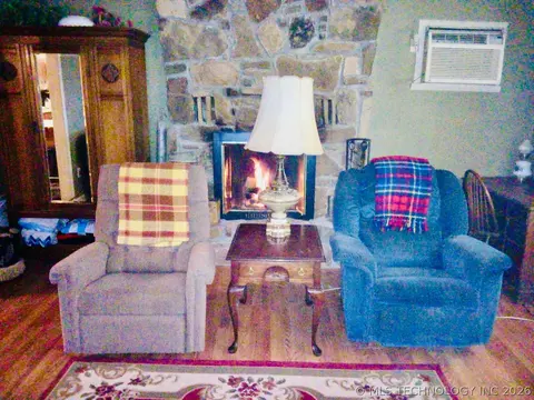 Living - 264 SE Main St, Eufaula, OK 74432 photo 1 of 1