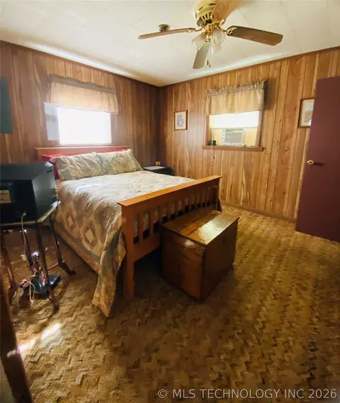 Bedroom - 264 SE Main St, Eufaula, OK 74432 photo 2 of 2
