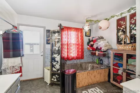 Bath - 3431 E 360 Rd, Talala, OK 74080 photo 2 of 4