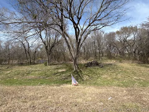 266 Checotah Drive, Checotah, OK 74426