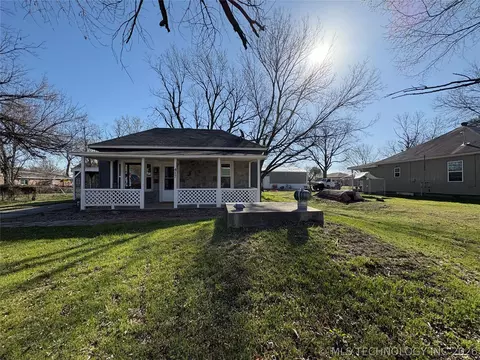 417 S 4th St, Morris, OK 74445