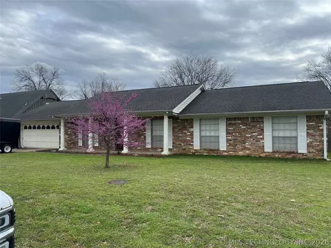 2711 Kingston St N, Muskogee, OK 74403