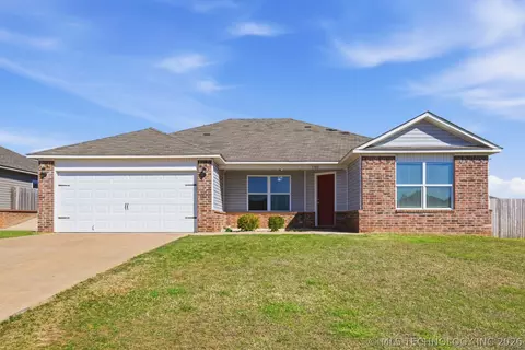 1705 S 10th St, Broken Arrow, OK 74012