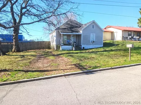 715 W Keetoowah St, Tahlequah, OK 74464