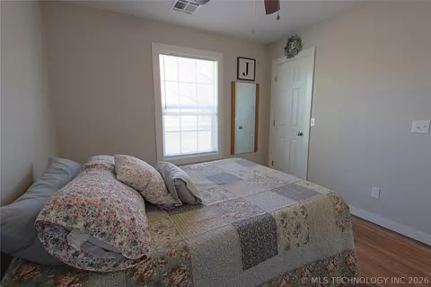 Bedroom - 626 S Chickasaw Ave, Haskell, OK 74436 photo 3 of 3