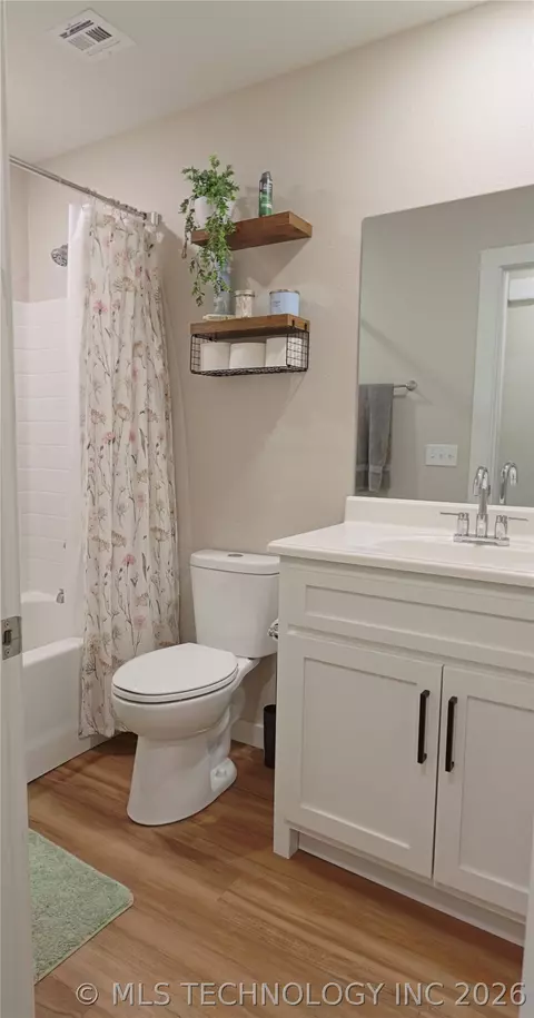 Bath - 626 S Chickasaw Ave, Haskell, OK 74436 photo 1 of 2