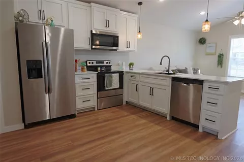 Kitchen - 626 S Chickasaw Ave, Haskell, OK 74436 photo 2 of 3