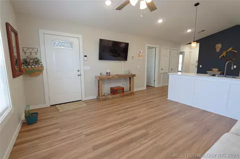 Entry Way - 626 S Chickasaw Ave, Haskell, OK 74436 photo 1 of 1