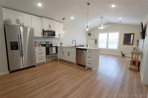 Kitchen - 626 S Chickasaw Ave, Haskell, OK 74436 photo 3 of 3
