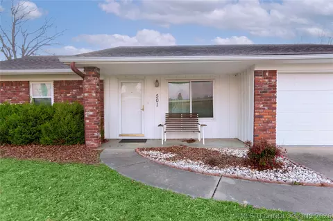 501 NE 6th St, Stigler, OK 74462