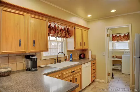 1736 E 59th Pl, Tulsa, OK 74105 photo 24