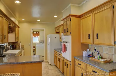 1736 E 59th Pl, Tulsa, OK 74105 photo 22