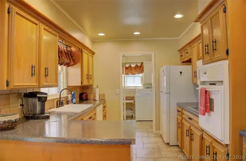 1736 E 59th Pl, Tulsa, OK 74105 photo 23