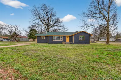 507 W Russell Ave, Nowata, OK 74048