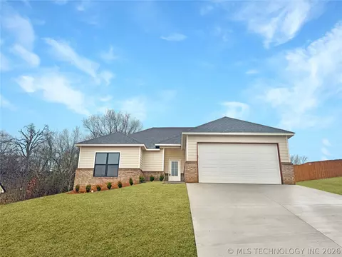 824 E Harlan Dr, Tahlequah, OK 74464