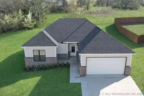 824 E Harlan Dr, Tahlequah, OK 74464