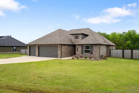Exterior - 32302 E 67th Pl S, Broken Arrow, OK 74014 photo 2 of 3