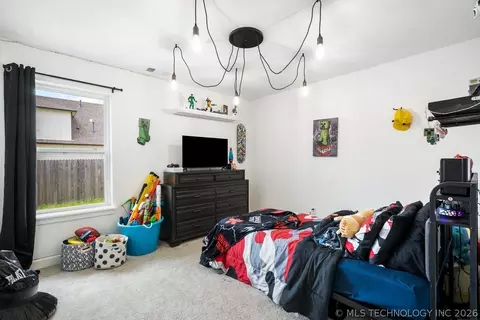 Bedroom - 32302 E 67th Pl S, Broken Arrow, OK 74014 photo 3 of 5