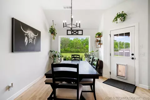 Dining - 32302 E 67th Pl S, Broken Arrow, OK 74014 photo 2 of 2