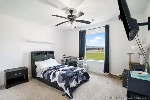 Bedroom - 32302 E 67th Pl S, Broken Arrow, OK 74014 photo 5 of 5