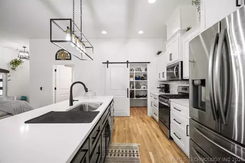 Kitchen - 32302 E 67th Pl S, Broken Arrow, OK 74014 photo 4 of 5