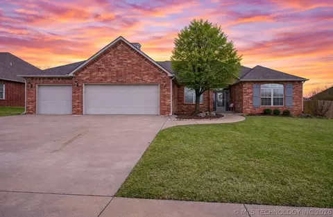 1916 Barnett Pl, Bartlesville, OK 74006