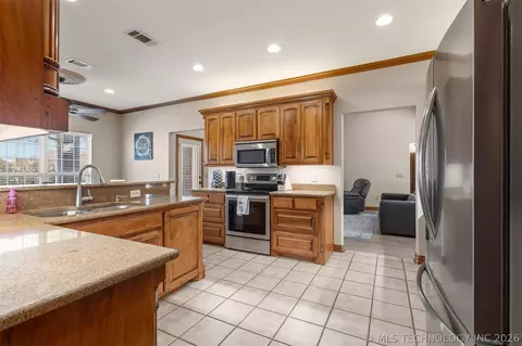 Kitchen - 9 Tabernacle, Calera, OK 74730 photo 2 of 3