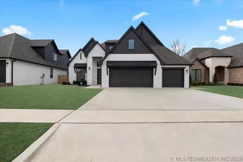 4011 W Albuquerque St, Broken Arrow, OK 74011