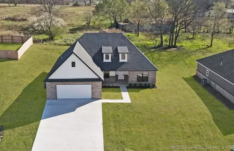 890 E Harlan Dr, Tahlequah, OK 74464