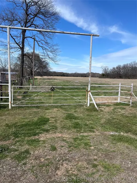 Conifer Road, Henryetta, OK 74437
