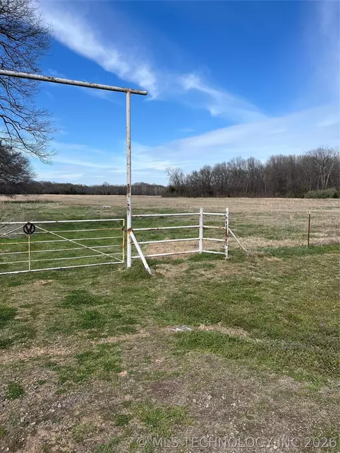 Conifer Road, Henryetta, OK 74437 photo 2