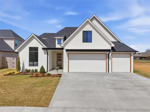 2079 E 136th St, Bixby, OK 74008