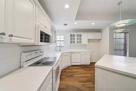Kitchen - 9534 E 76th St, Tulsa, OK 74133 photo 1 of 3