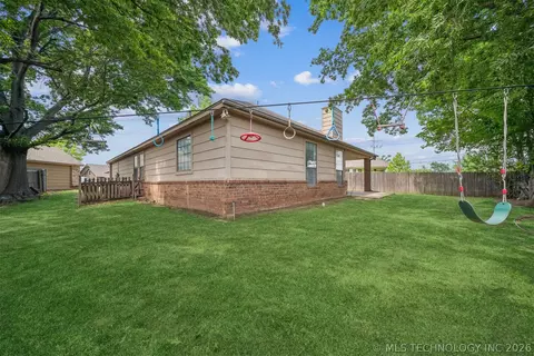 Exterior - 9534 E 76th St, Tulsa, OK 74133 photo 3 of 4