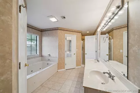 Bath - 9534 E 76th St, Tulsa, OK 74133 photo 2 of 4