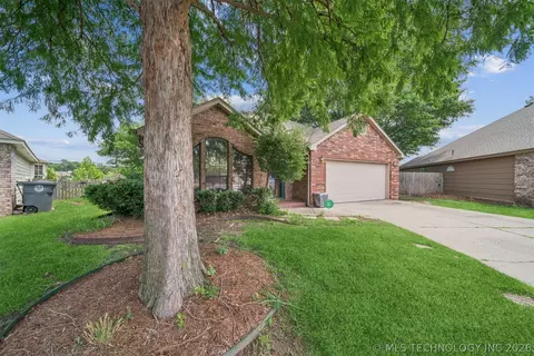 Exterior - 9534 E 76th St, Tulsa, OK 74133 photo 2 of 4