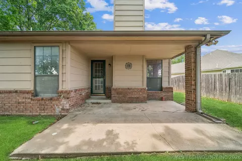 Exterior - 9534 E 76th St, Tulsa, OK 74133 photo 4 of 4
