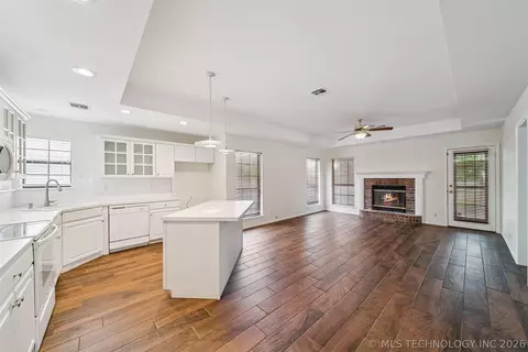 Living - 9534 E 76th St, Tulsa, OK 74133 photo 4 of 7