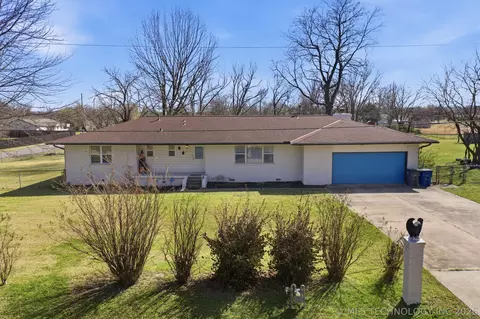 8726 E 14th St, Tulsa, OK 74112