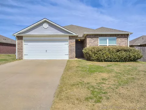 1100 Colhurst Ln, Claremore, OK 74019