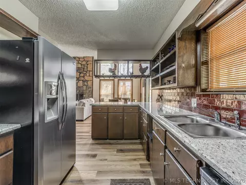Kitchen - 110390 S 4183, Checotah, OK 74426 photo 3 of 5
