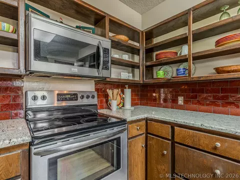 Kitchen - 110390 S 4183, Checotah, OK 74426 photo 5 of 5