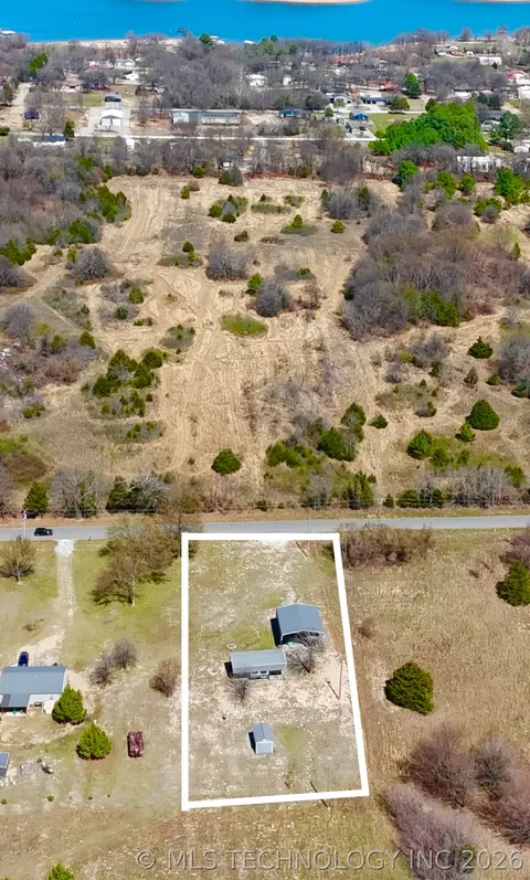 28 E 1170 Rd, Eufaula, OK 74432