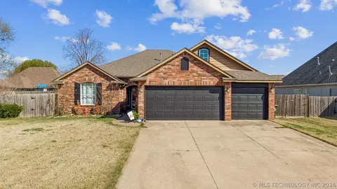 8027 Vintage Trace Dr, Claremore, OK 74019