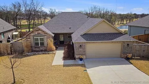8705 E Hartford St, Broken Arrow, OK 74014